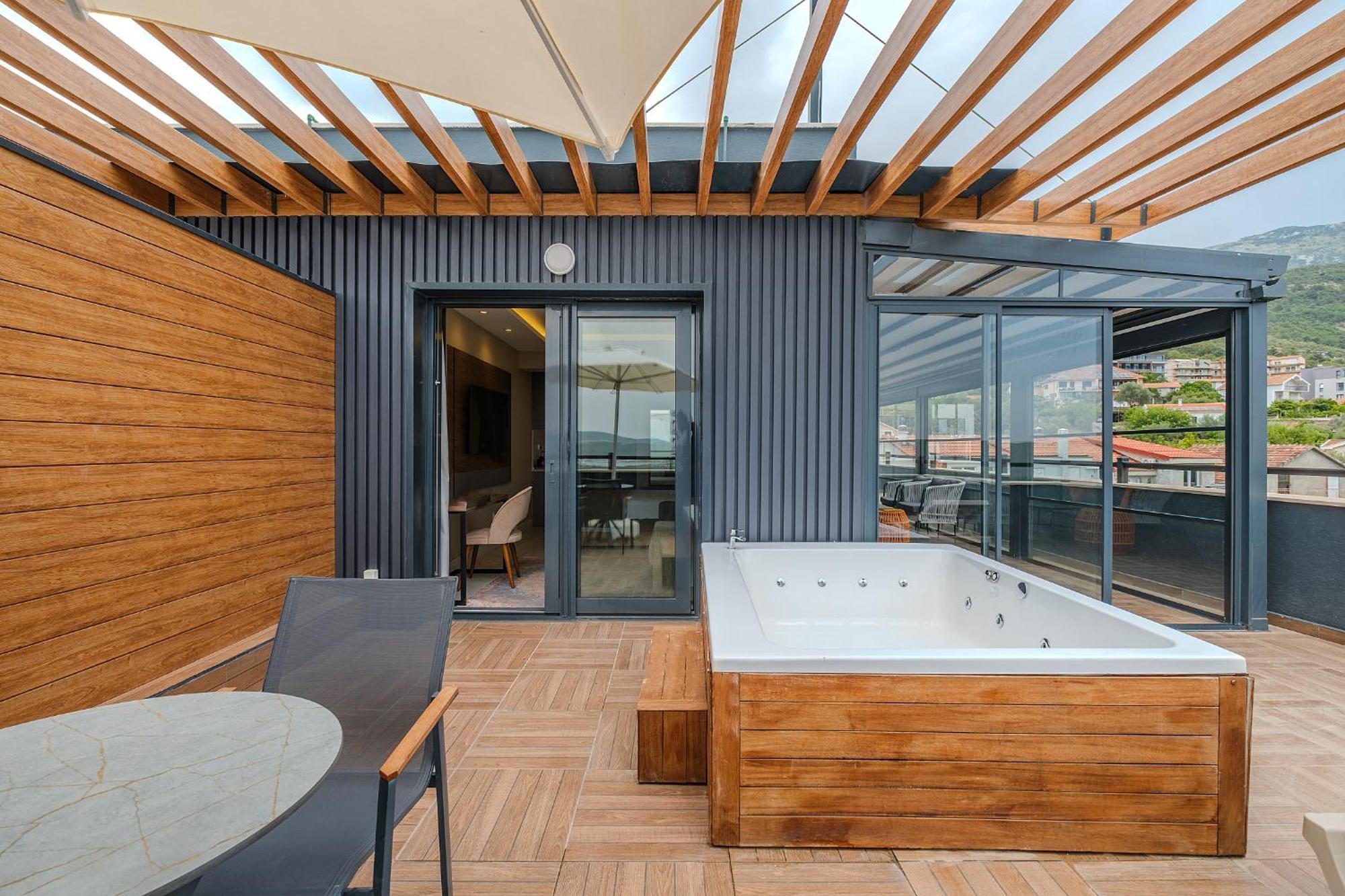 Montenegro Lodge Kavač Zimmer foto A rooftop spa