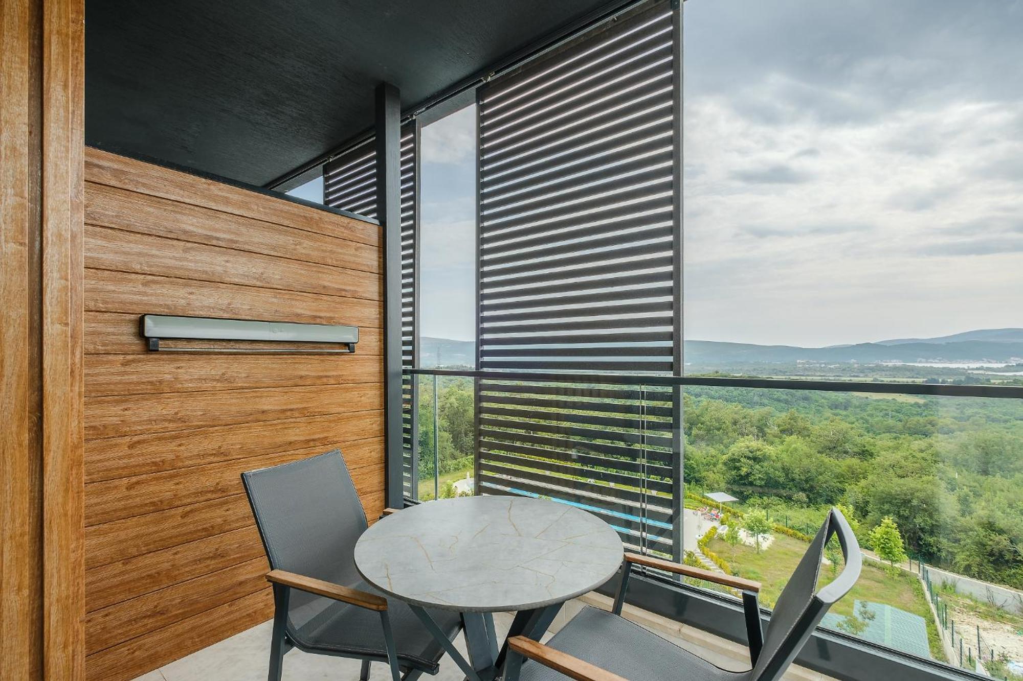Montenegro Lodge Kavač Zimmer foto Balcony of a suite