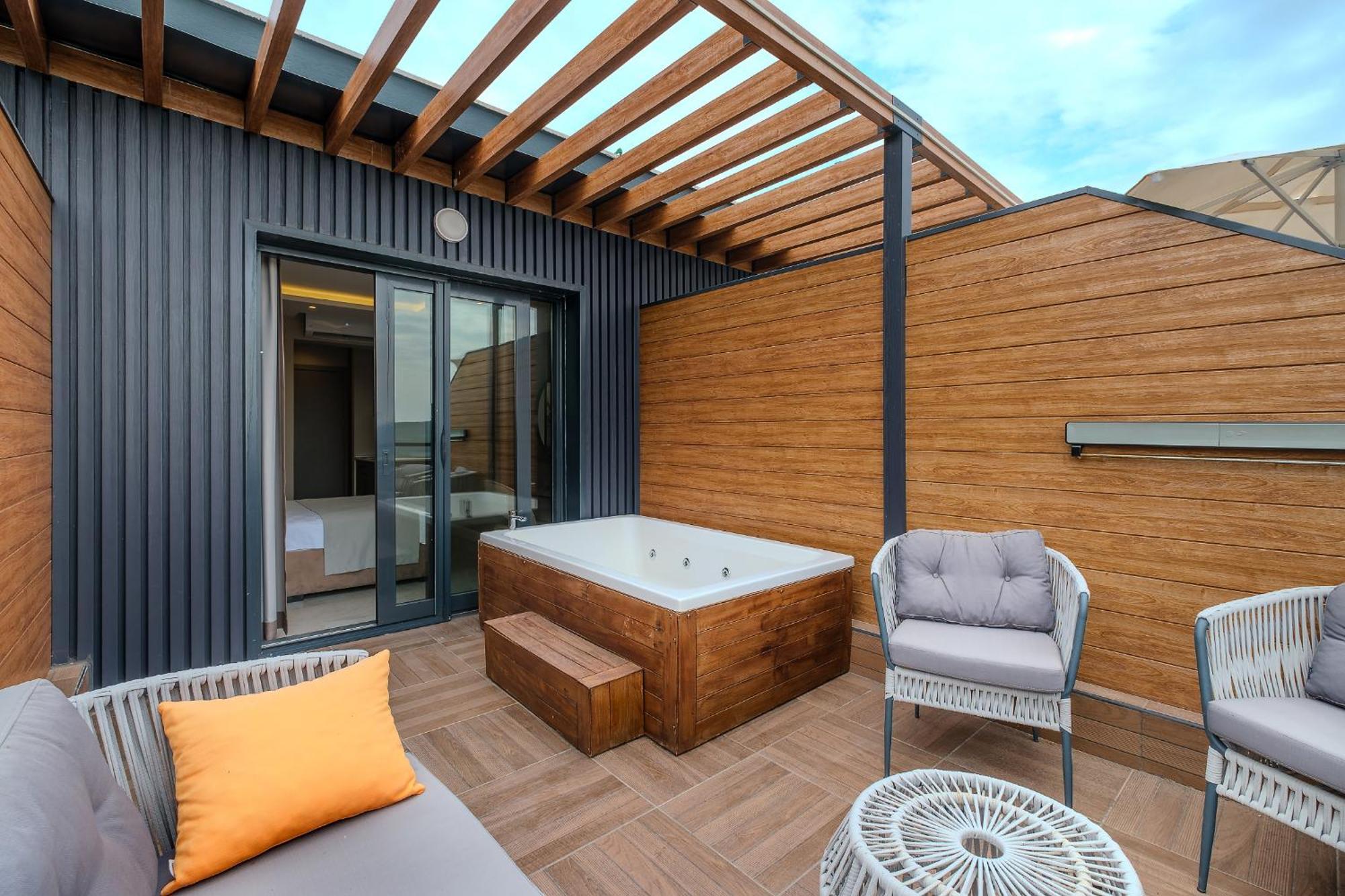 Montenegro Lodge Kavač Zimmer foto A rooftop jacuzzi