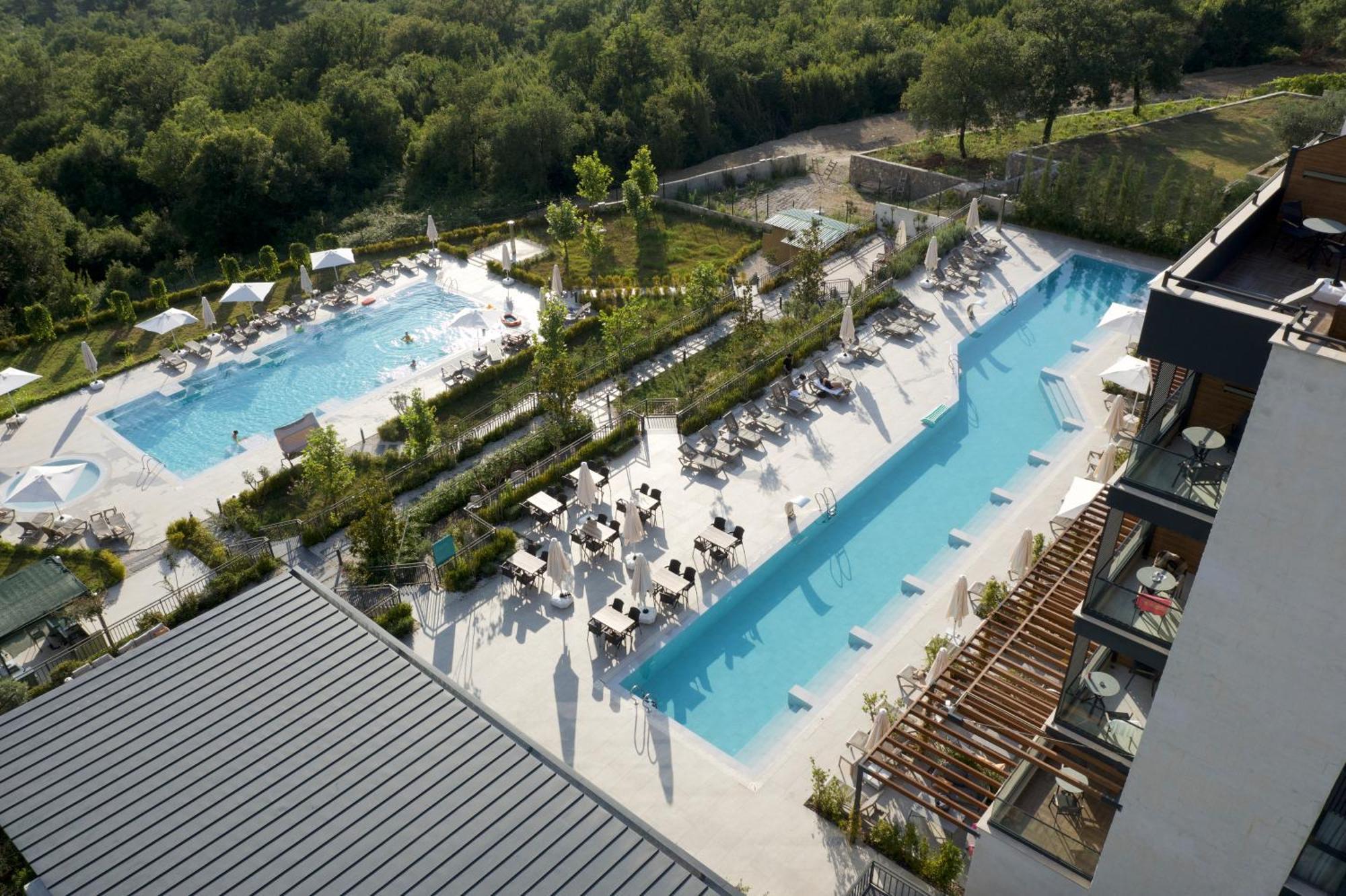 Montenegro Lodge Kavač Exterior foto The swimming pool at the Hotel